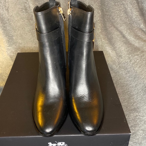 $295 RETAIL NIB Coach Olivia Leather Boot size 7.5 - Picture 2 of 7